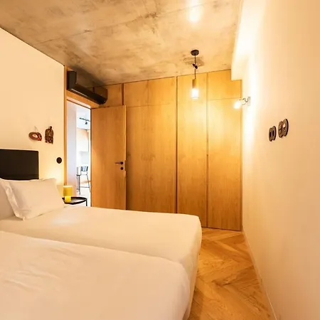 Appartamento Local Life Ourique, 2 Bdr With Ac Lisbona