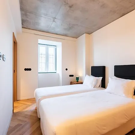 Appartamento Local Life Ourique, 2 Bdr With Ac Lisbona