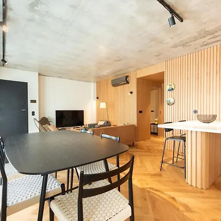 Appartamento Local Life Ourique, 2 Bdr With Ac Lisbona